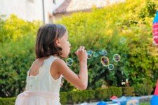 festa bimbi Castello degli Angeli bolle di sapone.jpg