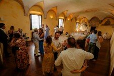 festa di famiglia Castello degli Angeli balli.jpg