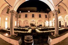 Natale aziendale al Castello degli Angeli Chiostro allestimenti natalizi.jpg