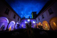 Castello-degli-angeli_chiosto_luci_invernale_evento-aziendale.jpg
